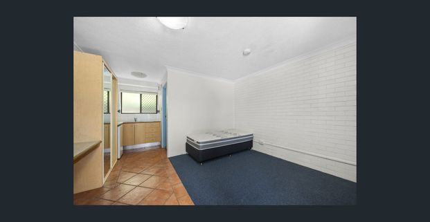 Broadwater-Front Studio with Resort Facilities - Partly Furnished - Photo 1