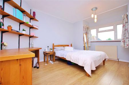 5 bedroom detached house to rent - Photo 2