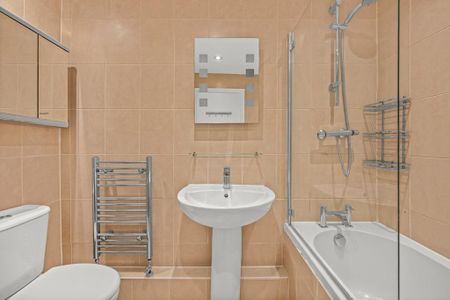 2 bedroom flat to rent - Photo 4