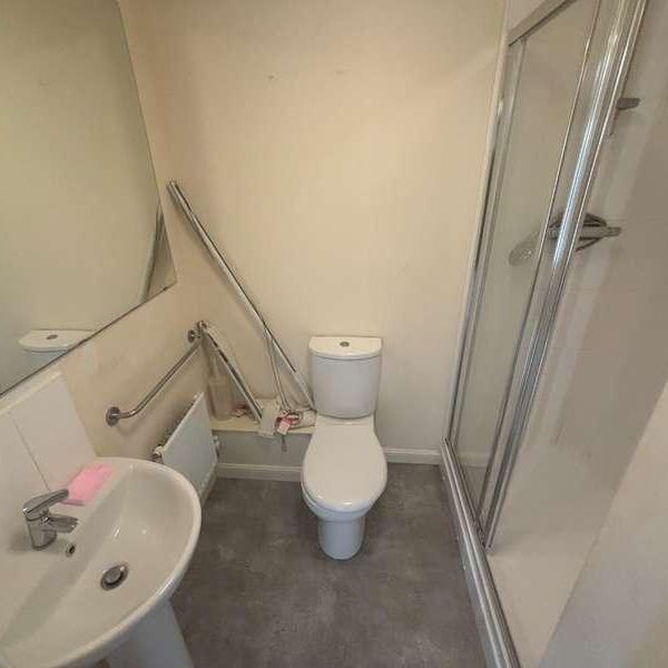 Californian Parade, Street, BA16 - Photo 1