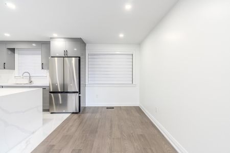 For Lease - 2218 Cliff Road, Mississauga, Ontario - Photo 5