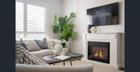 Stunning Hamptons-Inspired Single-Level Home for Rent in Oran Park - Photo 2