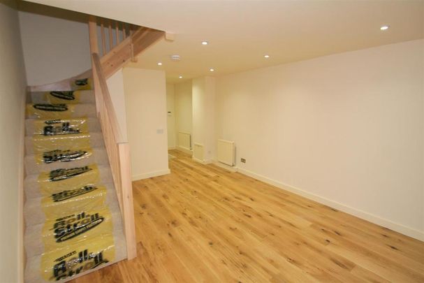 2 bedroom end of terrace house to rent - Photo 1