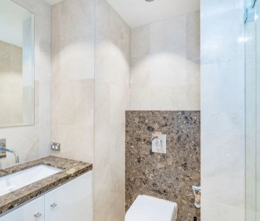 Three Bedroom Loft Apartment - Photo 2