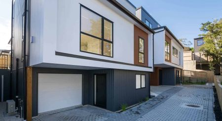 Brand new four bedroom townhouse available to rent - Photo 3