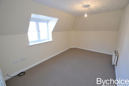 2 bedroom coach house to rent - Photo 2