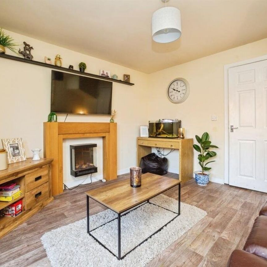 4 bed Town House - To Let - Photo 1