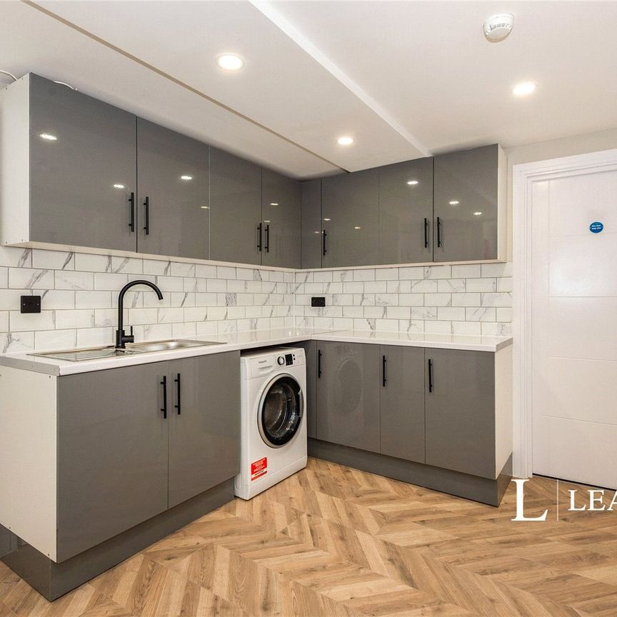 studio to rent Sherwood Crescent, Reigate, Surrey, RH2 - Photo 1