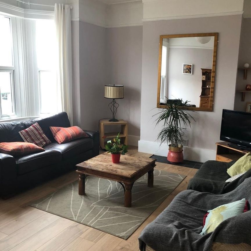 3 Bed Flat, Tooting, SW17 - Photo 1