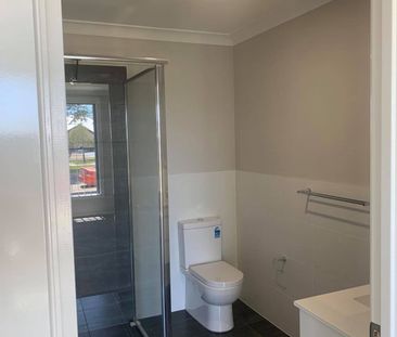 Beautiful Modern Home! - Photo 3