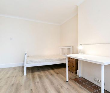 4 bedroom detached house to rent - Photo 3