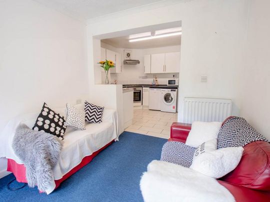 6 bedroom house to rent - Photo 1