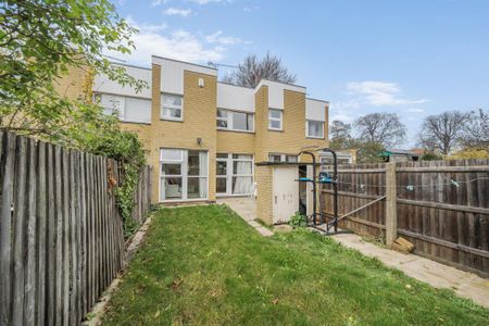 3 bedroom terraced house to rent - Photo 3