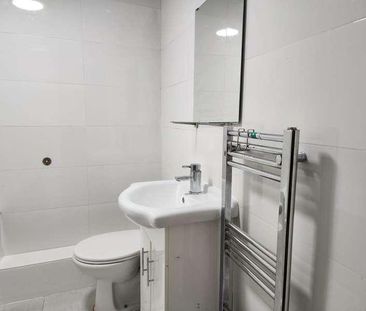 Woking, Surrey, GU21 - Photo 4