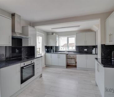3 bedroom semi-detached house to rent - Photo 2