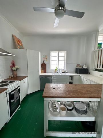 PRIME LOCATION READY TO CALL HOME - WATER AND ELECTRICITY INCL. - Photo 4