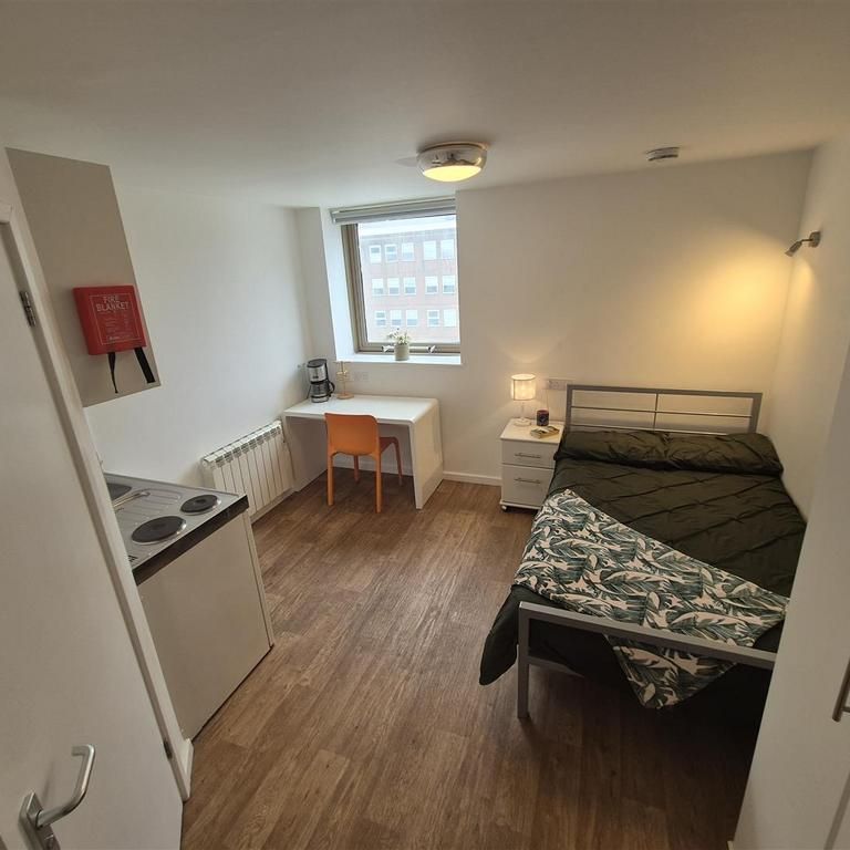 Studio to rent - Photo 1