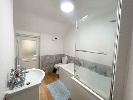 4 bedroom terraced house to rent - Photo 4
