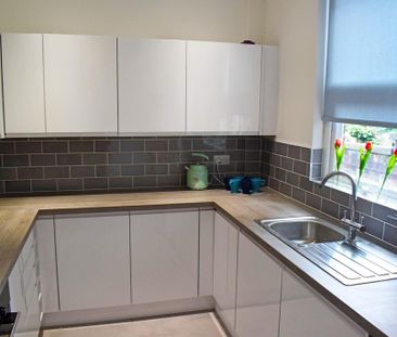 6 bedroom terraced house to rent - Photo 2