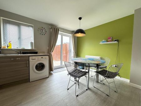 3 bedroom semi-detached house to rent - Photo 2