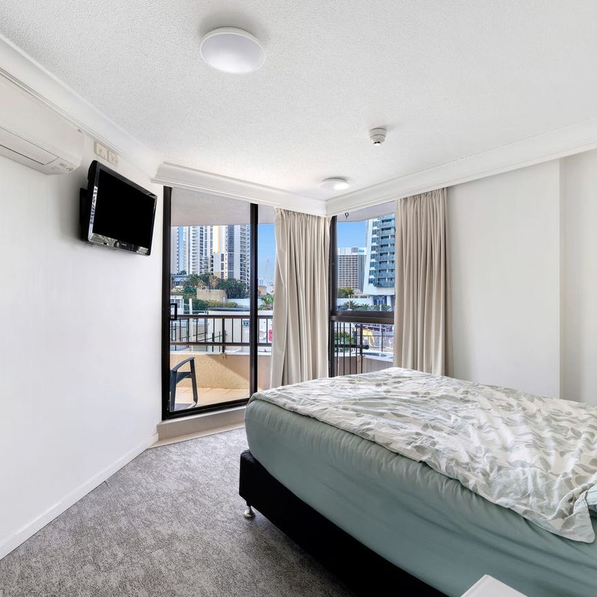 1 Bedroom Furnished Unit Located In The Heart Of Surfers Paradise - Photo 1