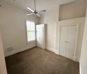 Ideal Location, 3 Bedroom Family Home, Workshop Area - Photo 2