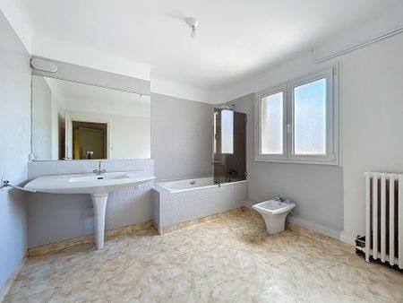 Location Maison 6 pièces 137m² ST LO 50000 - Photo 5