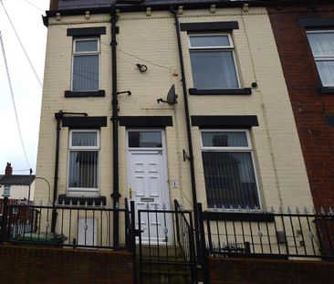 3 bedroom end of terrace house to rent - Photo 5