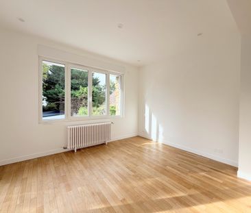 Maison familiale 5 chambres – jardin – 3 box – Rueil Malmaison – - Photo 1