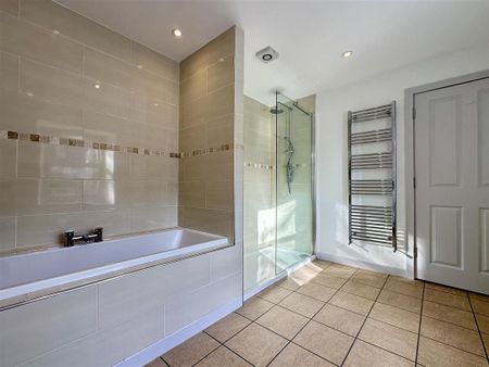 3 bedroom apartment to rent - Photo 5