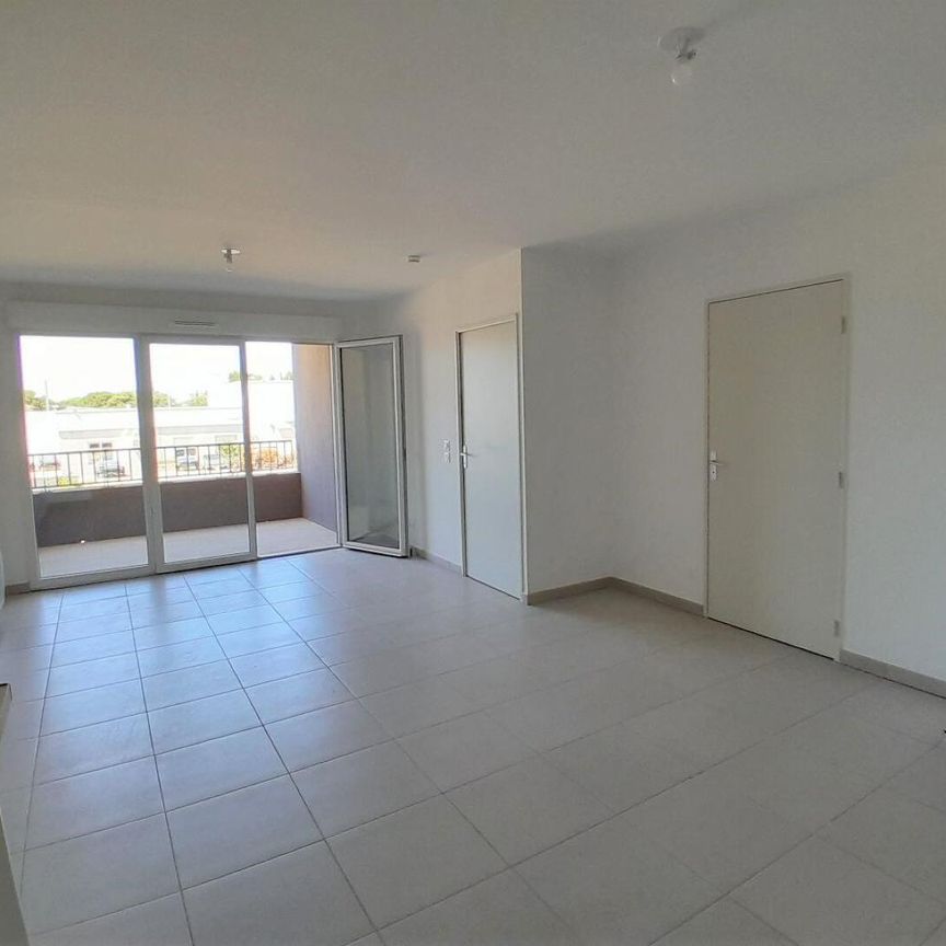 location Appartement T2 DE 46.2m² À ARLES - Photo 1