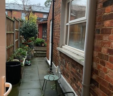 Studio Flat, Queens Road, N11 - Photo 2