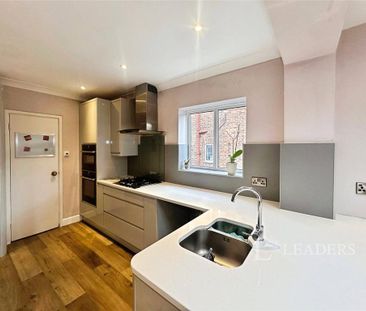 3 bedroom semi-detached house to rent - Photo 2