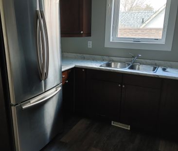 861 QUEEN 3 BEDROOM SUITE - Photo 5