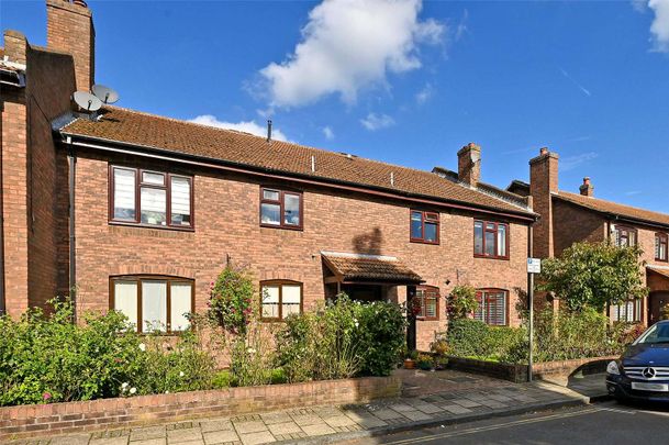 A well presented, refurbished, ground floor apartment with garage and communal riverside gardens in heart of Eton within a short walk of Eton and Windsor Stations. - Photo 1