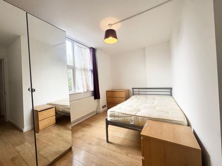 3 bedroom flat to rent - Photo 3