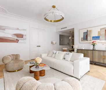 Avenue des Champs-Élysées - Photo 1