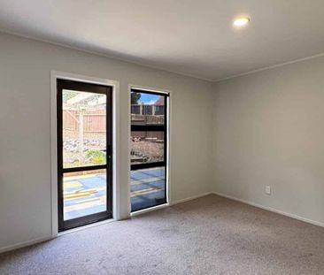 Spacious Family Home at Orinda Close - Photo 5