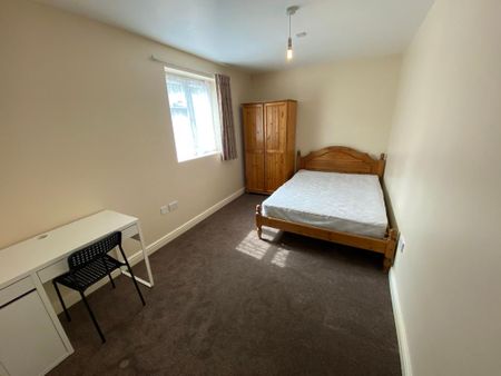 6 bedroom semi-detached house to rent - Photo 3