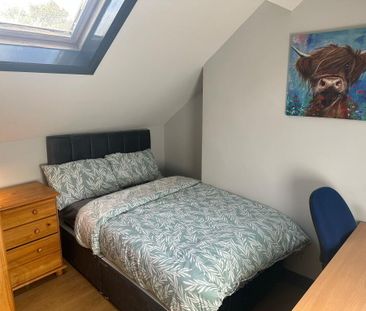 Room 4, 5 Stranmillis Gardens, Belfast, BT9 5AS - Photo 2