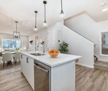 Newly Built 3 Bedroom, 2.5 Baths House in Calgary | Calgary - Photo 1