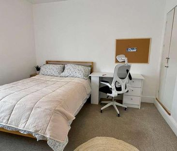 West End Bed Student House // Sept, LN1 - Photo 2