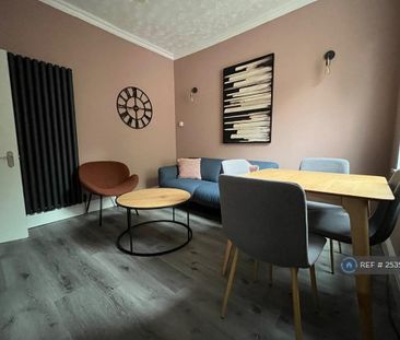 3 bedroom terraced house to rent - Photo 2