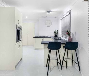 Spacious 3-Bedroom Family Home in Quiet Werrington Downs Pocket - Photo 5