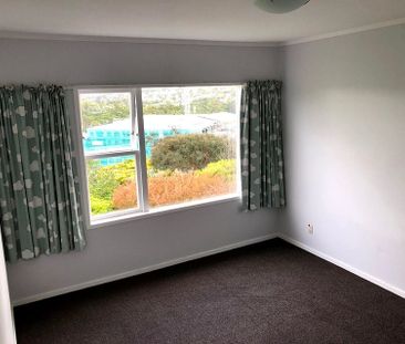 Warm and sunny 2 double bedroom flat - Photo 3