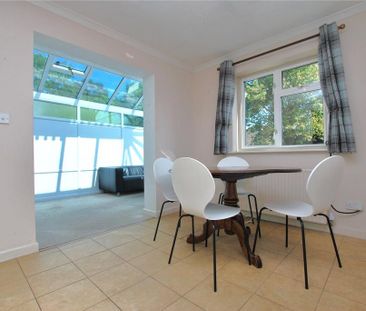 4 bedroom semi-detached house to rent - Photo 3