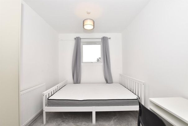 4 bedroom terraced house to rent - Photo 1