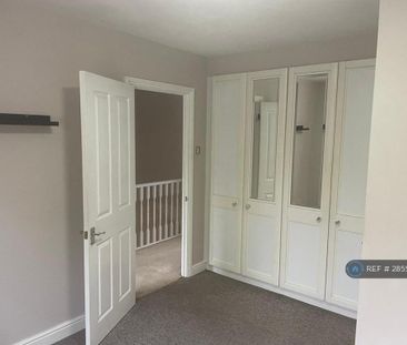 3 bedroom semi-detached house to rent - Photo 5