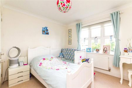 4 bedroom semi-detached house to rent - Photo 5