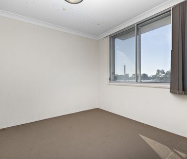 Spacious Unit in Prime Location - Photo 2